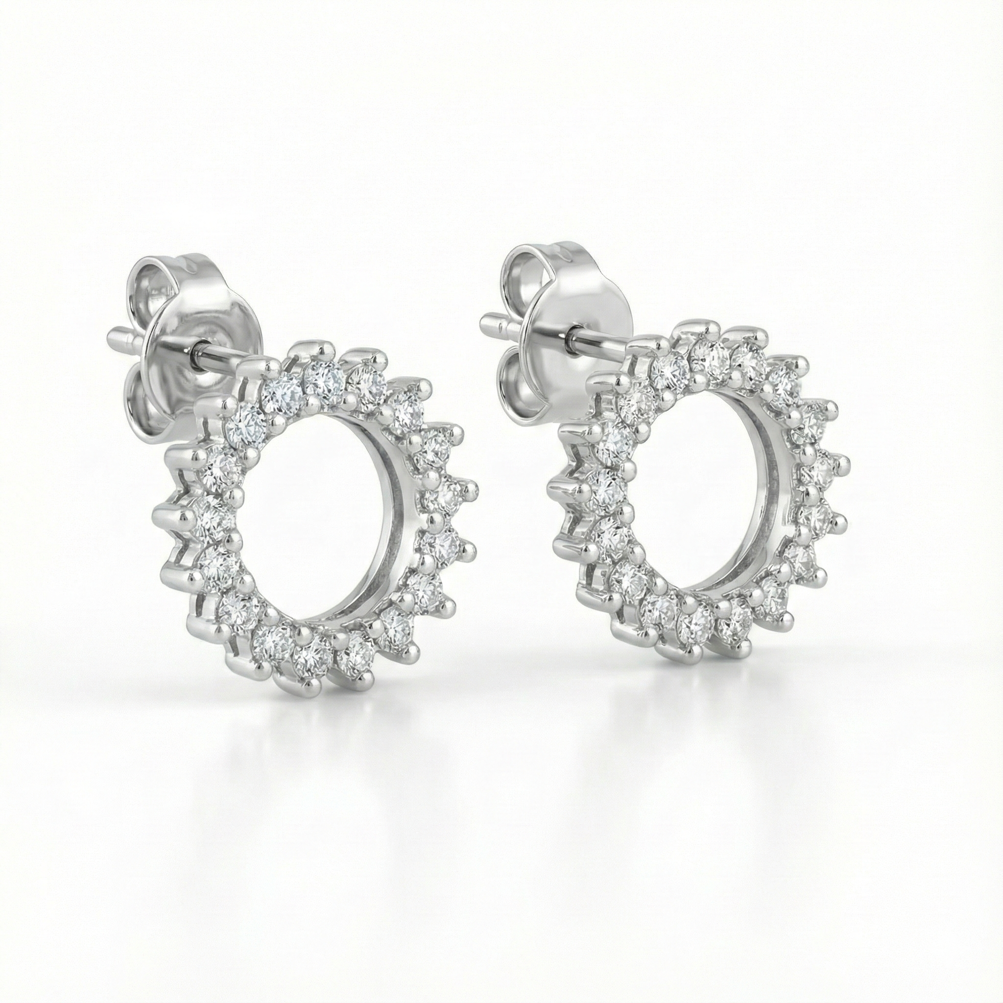 Brinco Círculo Cravejado Zircônias Cristais em Prata 925