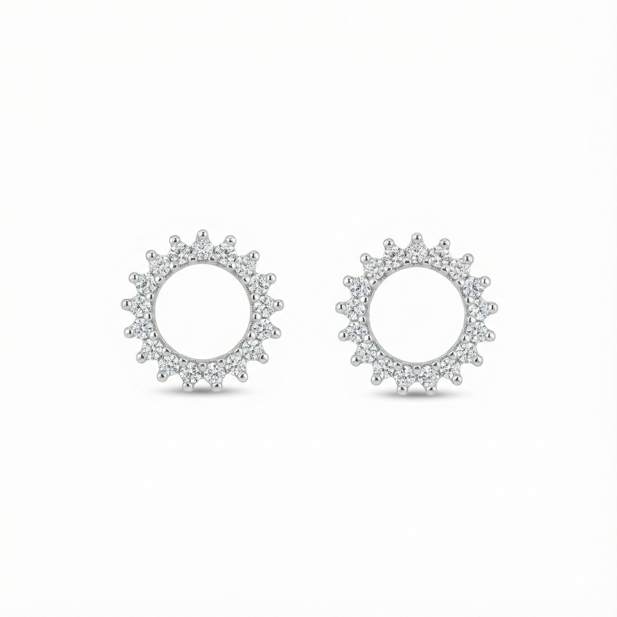 Brinco Círculo Cravejado Zircônias Cristais em Prata 925