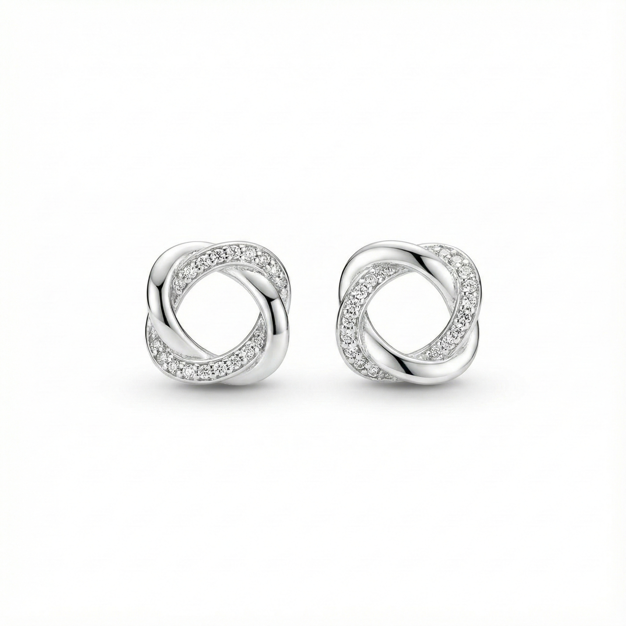 Brinco Nó Entrelaçado Cravejado com Zircônias em Prata 925