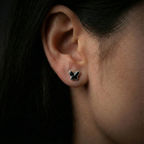 Brinco Borboleta Esmaltada Preta 9mm em Prata 925