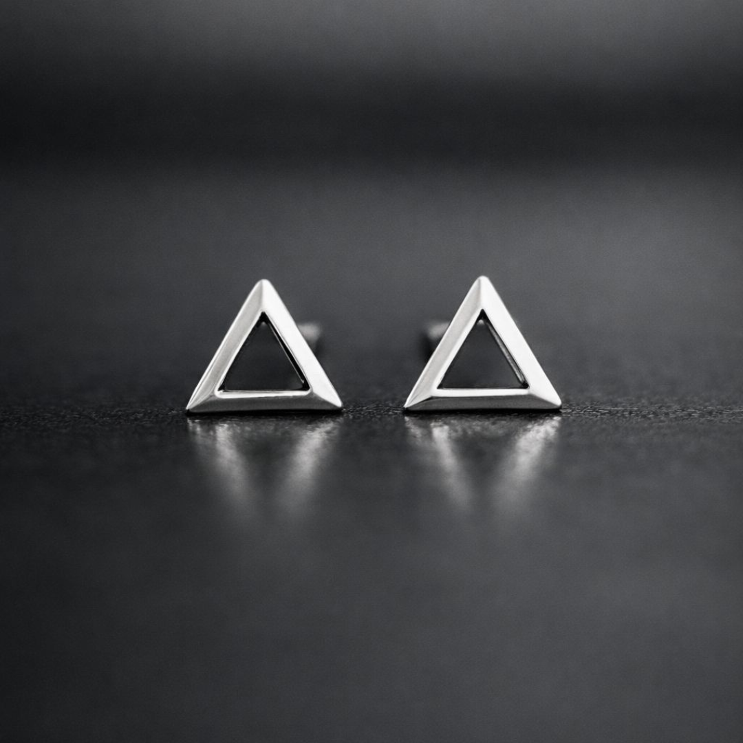 Brinco Triângulo Vazado 7mm em Prata 925 Legítima