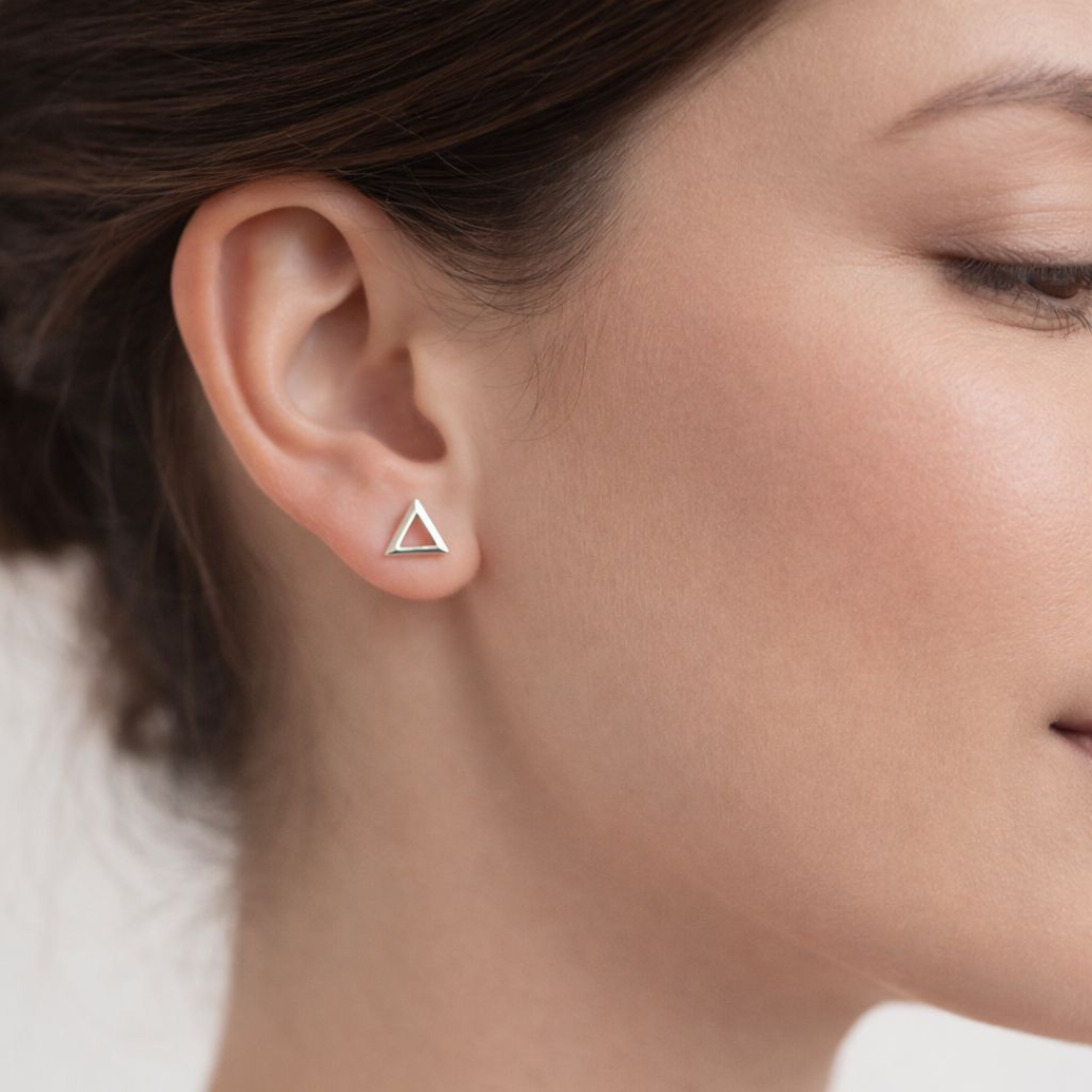 Brinco Triângulo Vazado 7mm em Prata 925 Legítima